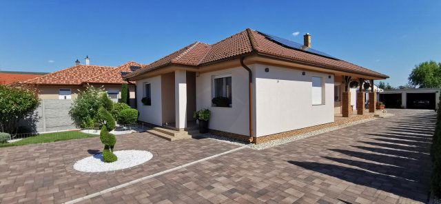 Eladó családi ház, Nyúlon 129.9 M Ft, 4 szobás