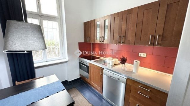 Eladó téglalakás, Budapesten, VI. kerületben 94 M Ft, 2 szobás