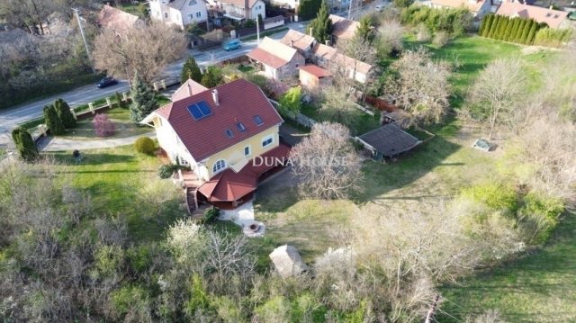 Eladó családi ház, Gyömrőn 219 M Ft, 10 szobás
