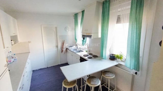 Eladó téglalakás, Mohácson 68.9 M Ft, 4 szobás