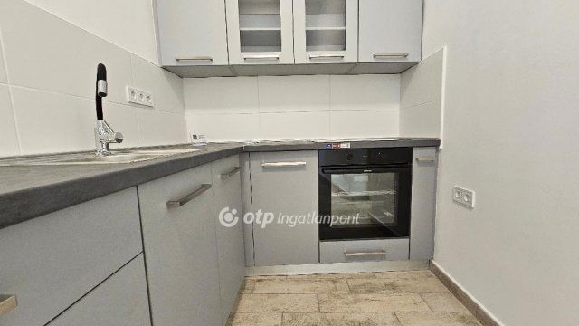 Eladó téglalakás, Szentesen 21 M Ft, 1 szobás