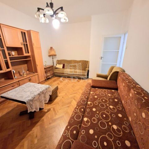 Kiadó téglalakás, albérlet, Tatabányán 135 E Ft / hó