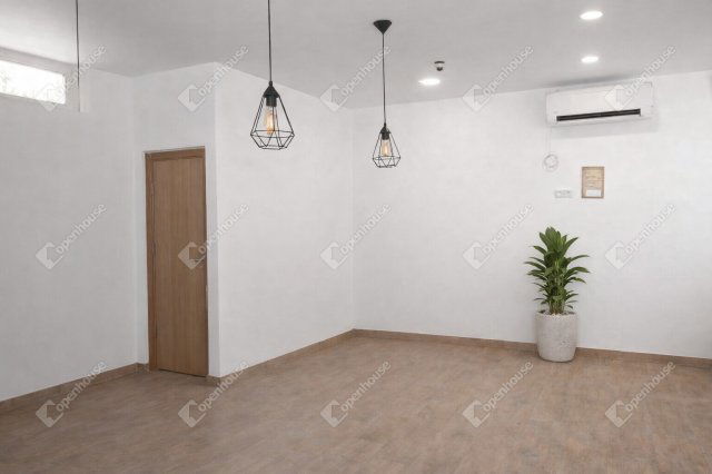 Eladó családi ház, Válon 49.9 M Ft, 1 szobás