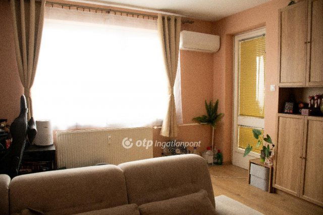 Eladó téglalakás, Mosonmagyaróváron 59.9 M Ft, 1+2 szobás