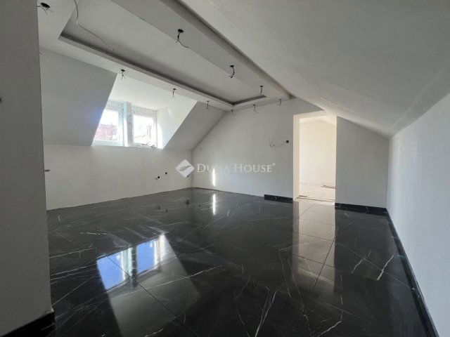 Eladó téglalakás, Hódmezővásárhelyen 60 M Ft, 4+1 szobás