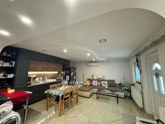 Eladó családi ház, Abonyban 56.9 M Ft, 3 szobás