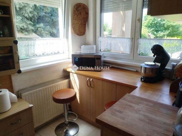 Eladó családi ház, Velencén 99 M Ft, 6 szobás