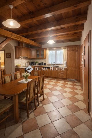 Eladó családi ház, Harkán 149.9 M Ft, 5 szobás