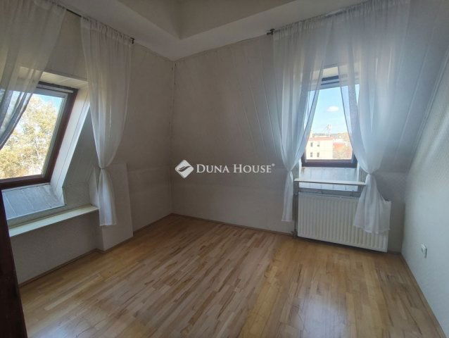 Eladó téglalakás, Székesfehérvárott 65 M Ft, 1+3 szobás