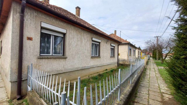 Eladó családi ház, Dombóváron 23 M Ft, 3 szobás