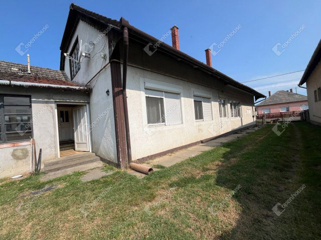 Eladó családi ház, Bolhóban 31 M Ft, 4 szobás