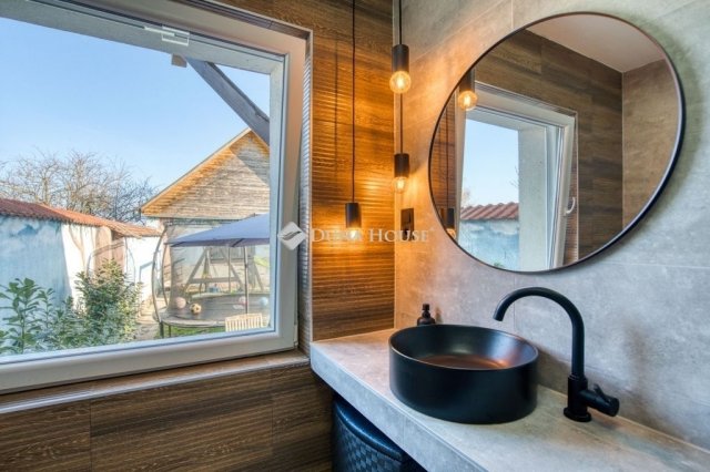 Eladó családi ház, Szigetcsépen 150 M Ft, 5 szobás