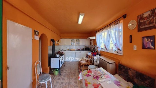 Eladó családi ház, Mezőkövesden 21.9 M Ft, 2 szobás