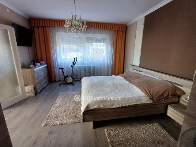 Eladó családi ház, Csávolyon 50 M Ft, 4+1 szobás