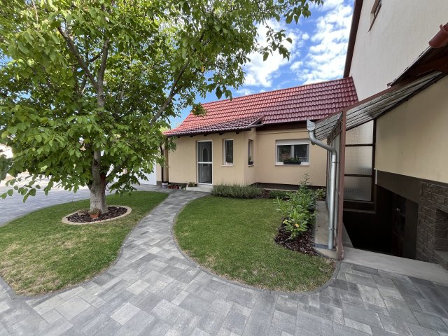Eladó családi ház, Ceglédbercelen 119 M Ft, 5 szobás