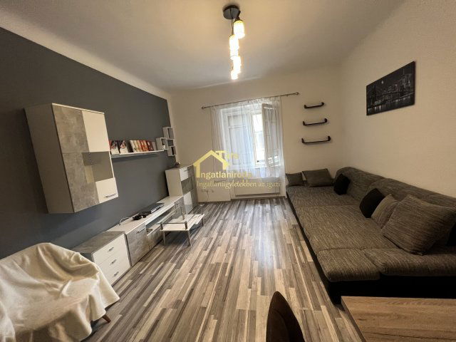 Eladó téglalakás, Győrött 50 M Ft, 2 szobás