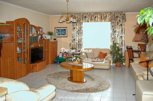 Kiadó családi ház, albérlet, Nyíregyházán 300 E Ft / hó