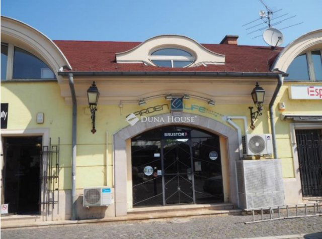 Eladó üzlethelyiség, Budapesten, III. kerületben, Bécsi úton