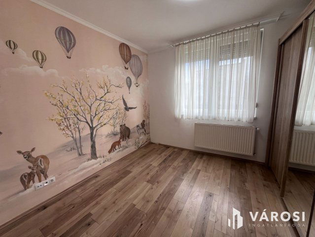 Kiadó téglalakás, albérlet, Győrött 300 E Ft / hó, 3+1 szobás