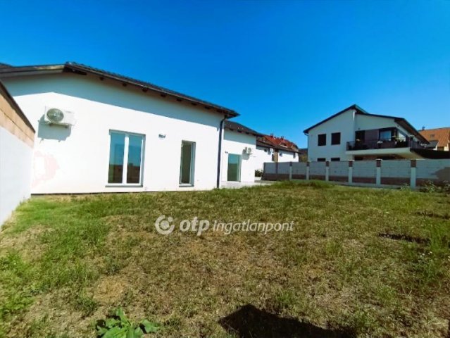 Eladó családi ház, Gyöngyösön 80.5 M Ft, 3+1 szobás