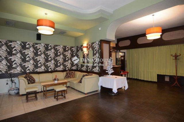 Eladó hotel, Nagykőrösön 170 M Ft, 7 szobás