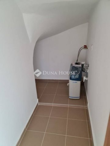 Eladó ikerház, Pécsett 139.9 M Ft, 4 szobás