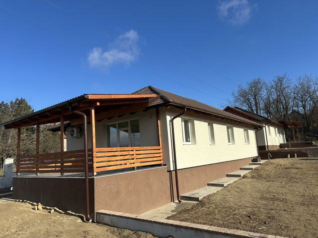 Eladó ikerház, Gödöllőn 114.99 M Ft, 3 szobás