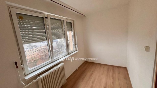 Eladó panellakás, Dunaújvárosban 33.5 M Ft, 1+1 szobás