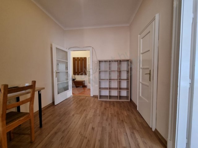 Kiadó téglalakás, albérlet, I. kerületben, Fő utcában