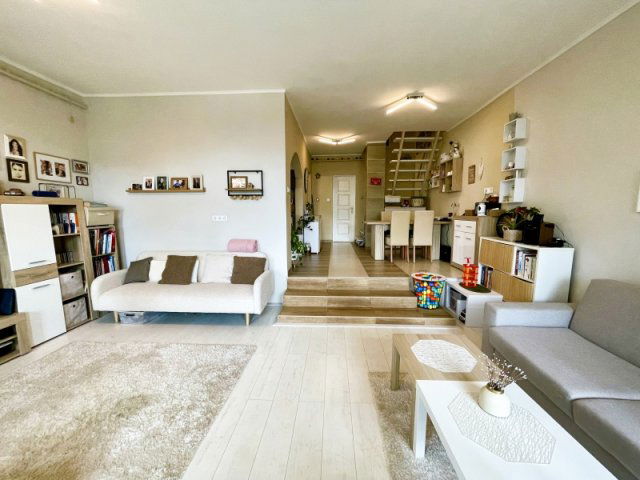 Eladó téglalakás, Pécsett 89.9 M Ft, 4 szobás