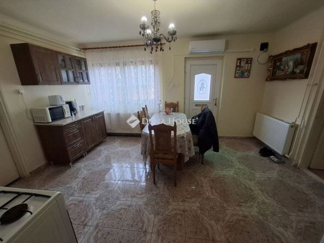 Eladó családi ház, Kiskunfélegyházán 42 M Ft, 5+1 szobás