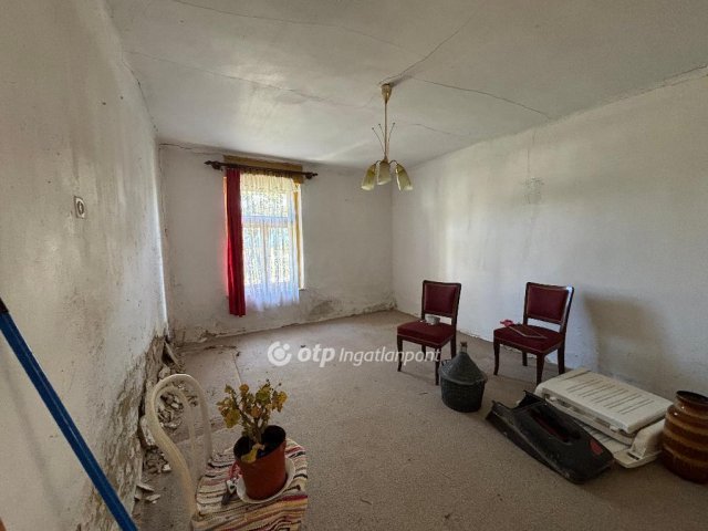Eladó családi ház, Bakonyságon 20.9 M Ft, 2 szobás