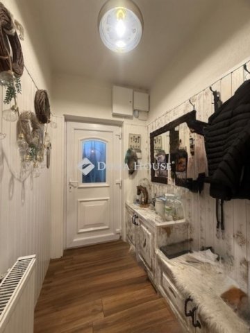 Eladó családi ház, Vecsésen 137.9 M Ft, 4 szobás