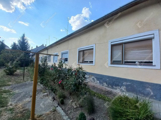 Eladó téglalakás, Kaposváron 24.9 M Ft, 2 szobás