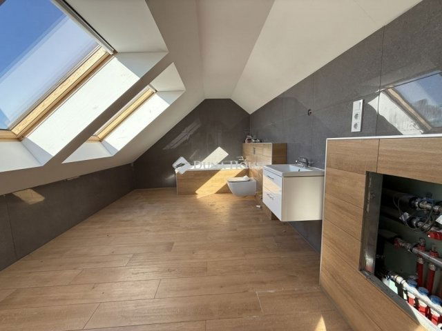 Eladó téglalakás, Érden 134.9 M Ft, 6 szobás