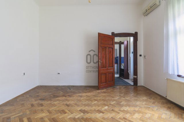 Eladó téglalakás, Budapesten, VI. kerületben 65.9 M Ft, 1 szobás