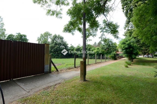 Eladó üzlethelyiség, Ladánybenén 49.9 M Ft