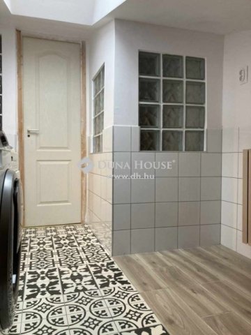 Eladó téglalakás, Budakeszin 125 M Ft, 4 szobás
