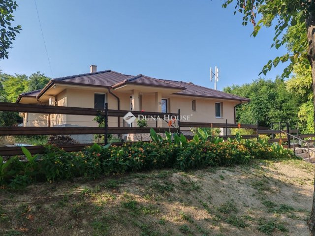 Eladó családi ház, Kápolnásnyéken 169 M Ft, 4 szobás