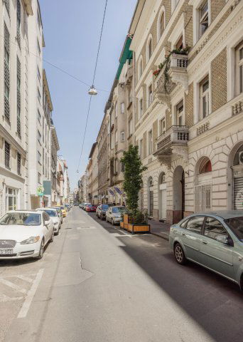 Eladó téglalakás, Budapesten, VI. kerületben 81.9 M Ft, 2 szobás