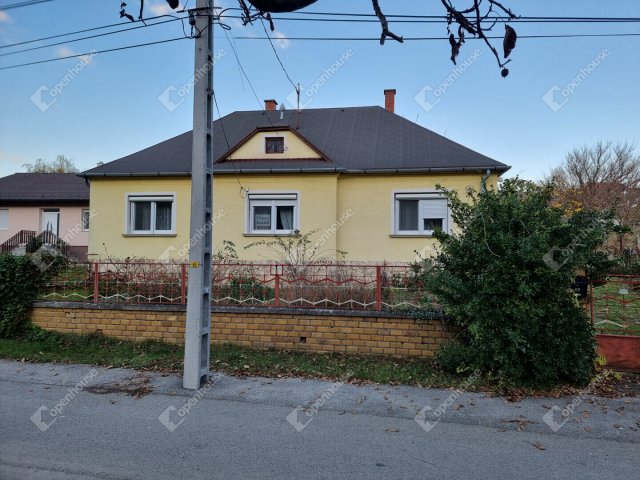 Eladó családi ház, Nyúlon 57.2 M Ft, 2 szobás