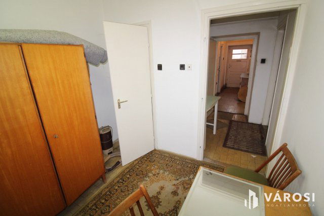 Eladó téglalakás, Békéscsabán 24.99 M Ft, 3 szobás