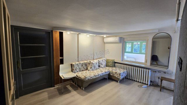 Eladó téglalakás, Vácon, Attila utcában 44.9 M Ft, 1+1 szobás