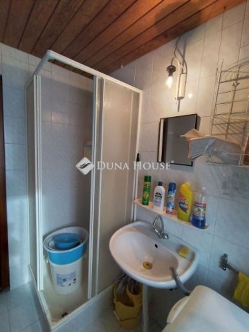 Eladó családi ház, Szentgotthárdon 89.9 M Ft, 8 szobás