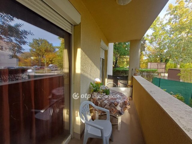 Eladó téglalakás, Dunaharasztin 82.5 M Ft, 2+1 szobás