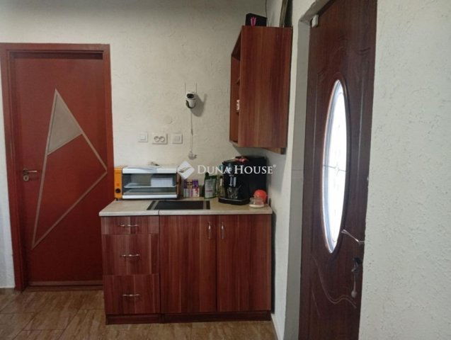 Eladó családi ház, Ászáron 36 M Ft, 3 szobás