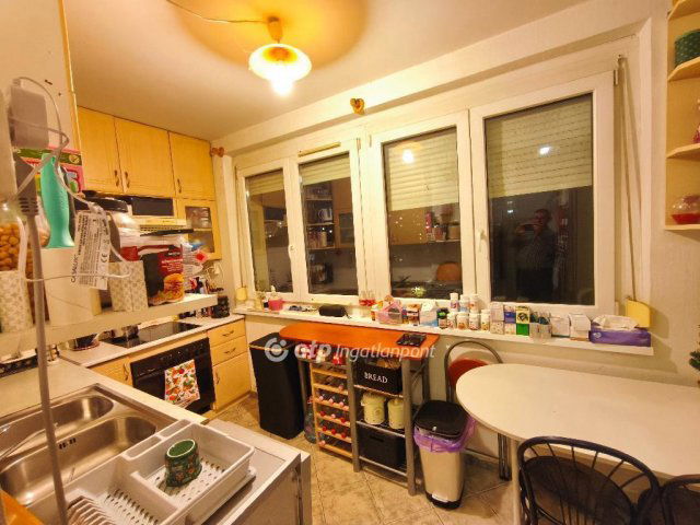 Eladó panellakás, Budapesten, XXI. kerületben 59.9 M Ft, 2 szobás