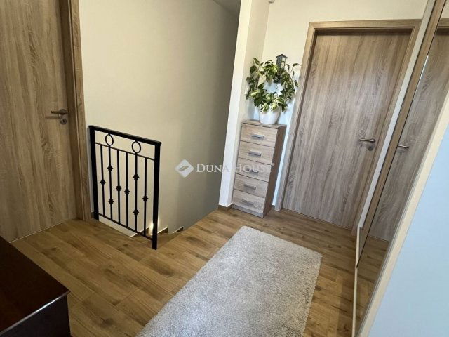 Eladó ikerház, Vecsésen 198 M Ft, 5 szobás