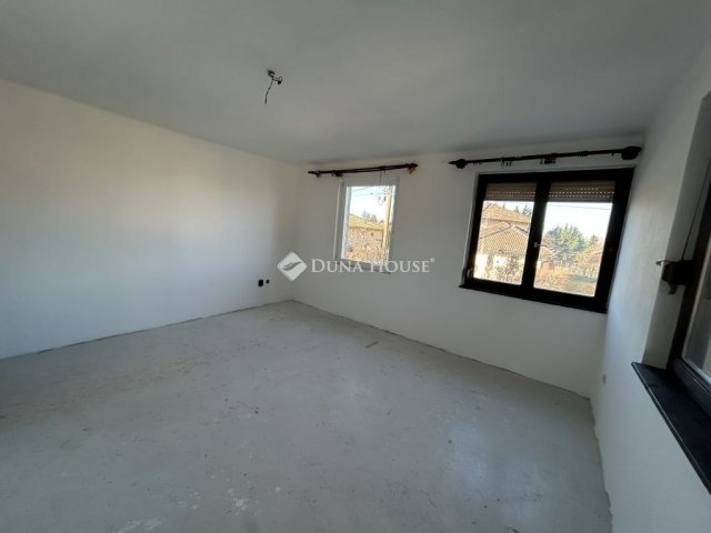 Eladó családi ház, Szárligeten 71.5 M Ft, 3 szobás