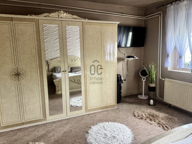 Eladó családi ház, Szolnokon 23.5 M Ft, 3 szobás